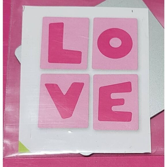 Accucut Wafer Thin Heart Die Set - Picture 2 of 4